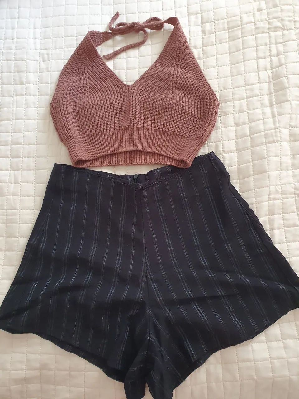 Conjunto short preto fino e top tricô marrom