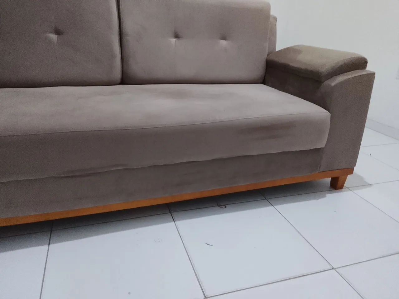 Sofá veludo kaki de 3 lugar  - Foto 3