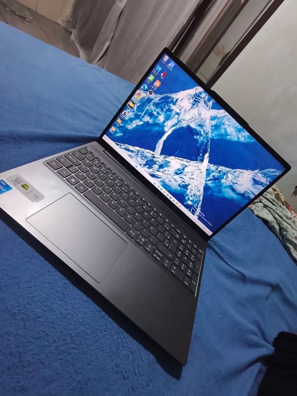 Notebook Lenovo IdeaPad Slim 3 15IRH10
