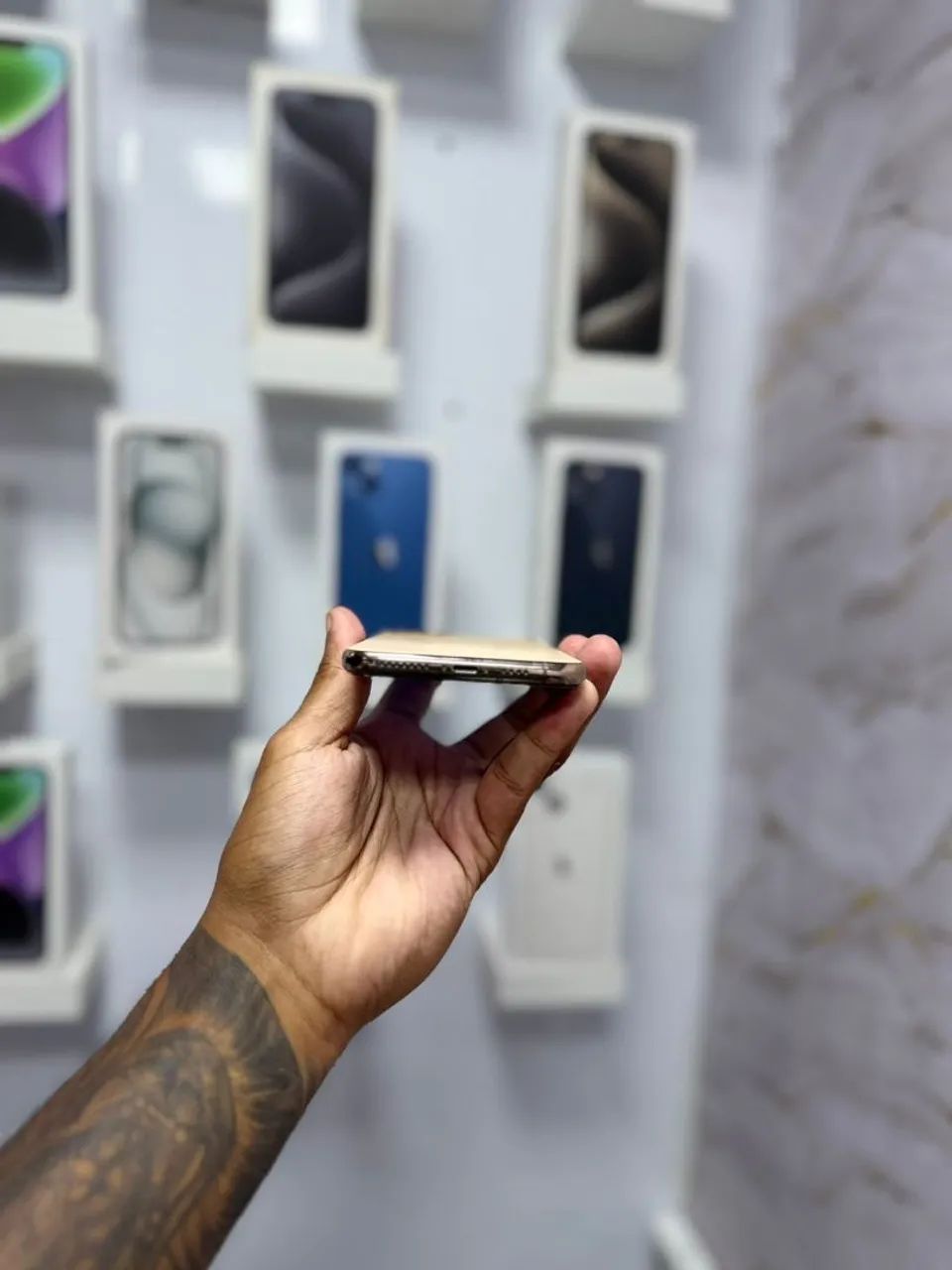 IPHONE 11 PRO MAX 64GB GOLD<br>R$ 1.650,00 - Foto 3