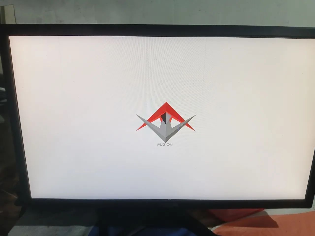 Monitor fuzion 27 Led com avaria