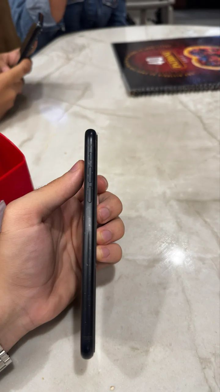 iphone XR 76% com marcas de uso bom estado - Foto 4