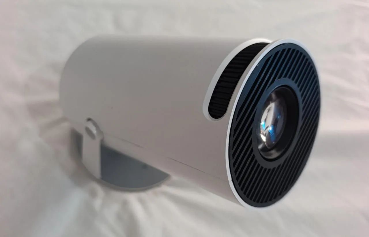 Mini Projetor Davely HY300 4K Android com Wi-Fi e Bluetooth - Foto 2