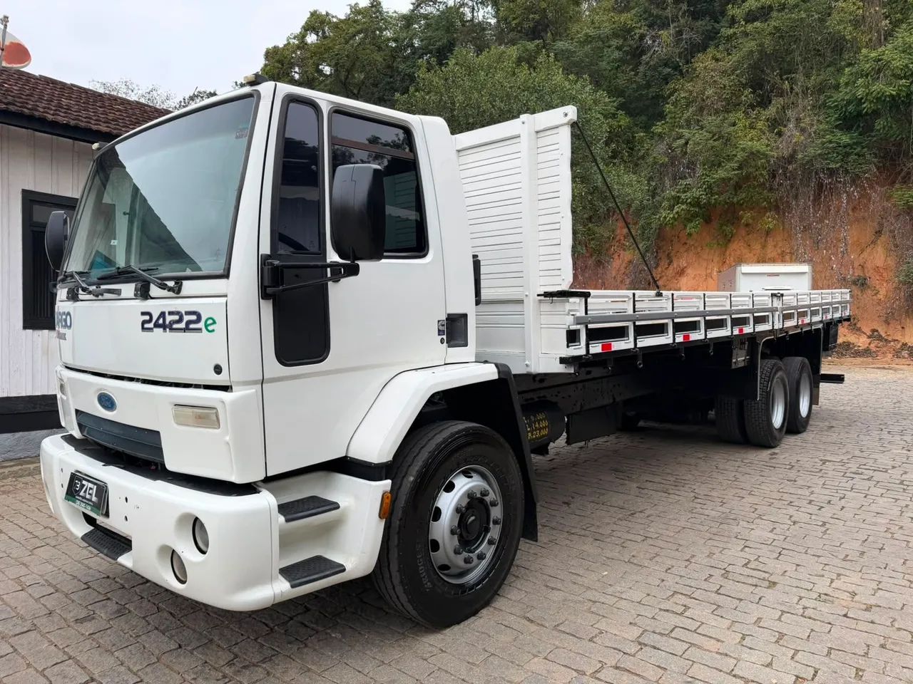FORD CARGO 2422 E