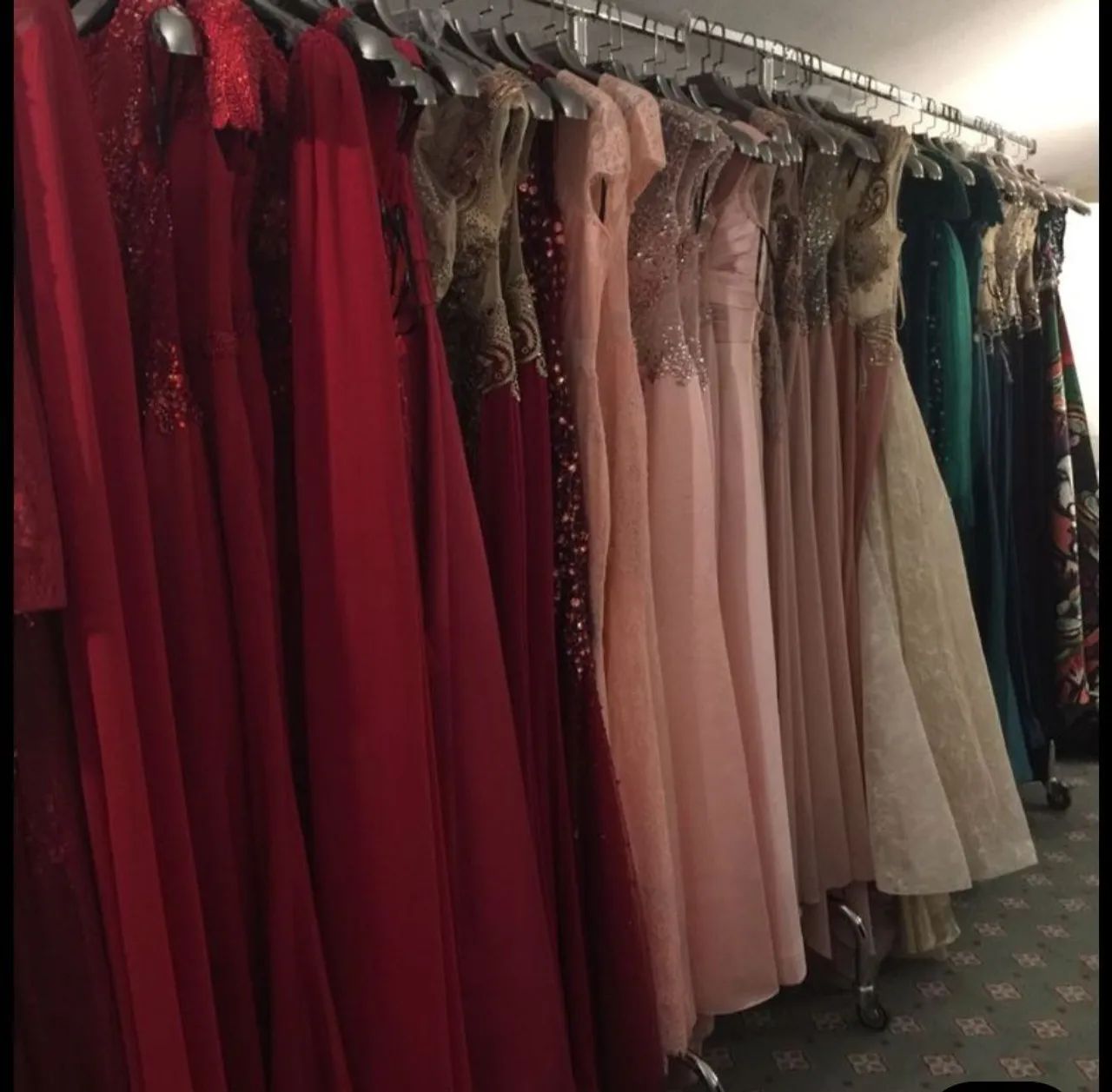 Roupas de aluguel de festa