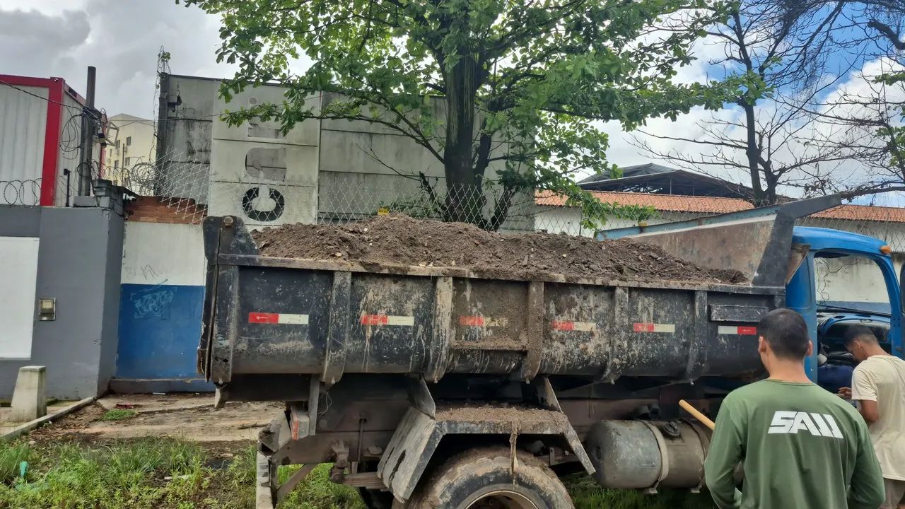 Retirada de entulho com caminhão a partir de 600,00  - Foto 4