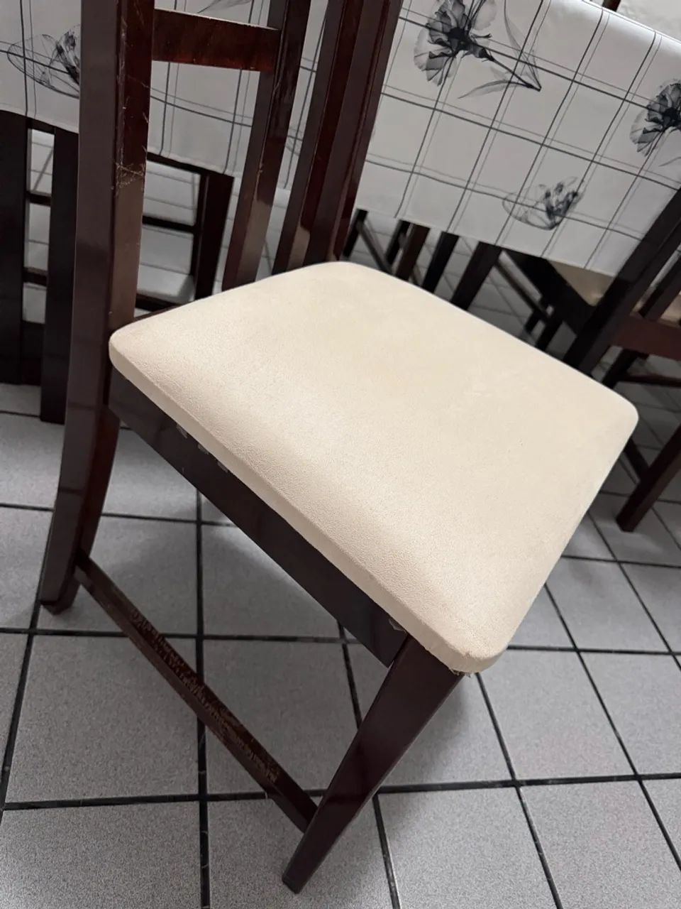 Mesa de Jantar + Cadeiras e Espelho  - Foto 4
