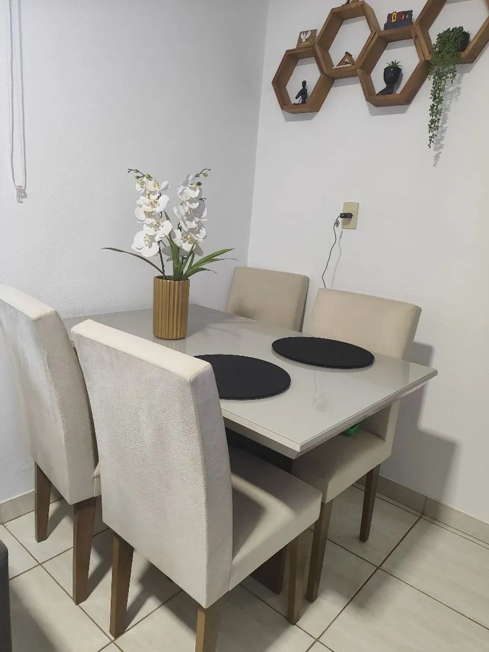 Mesa com 4 cadeiras