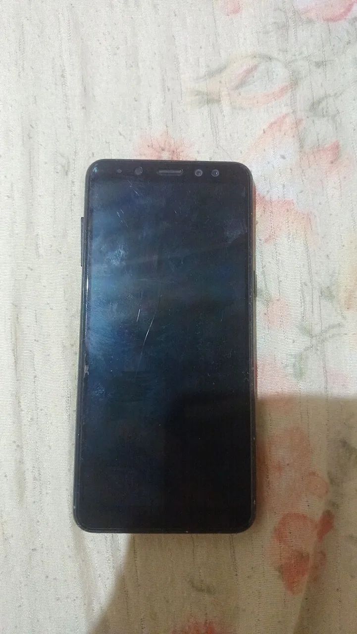 Celular Samsung galáxy A8 64G