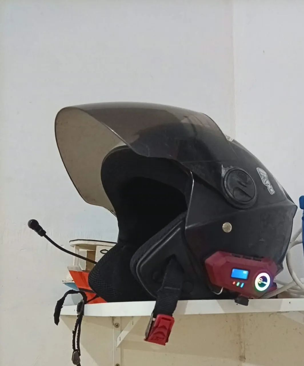 Capacete com intercomunicador 