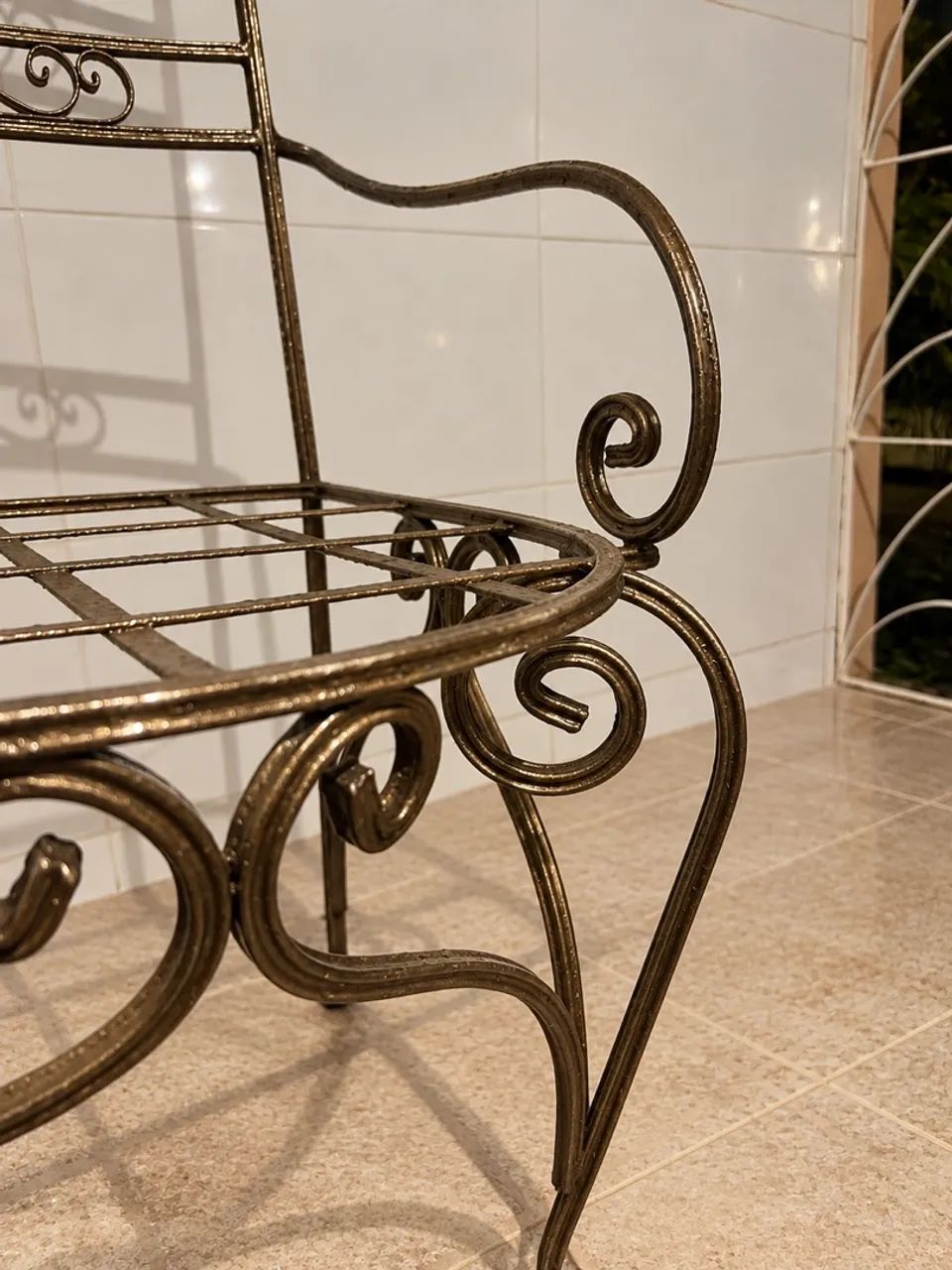 Conjunto de Mesa com 4 Cadeiras de Ferro Decoradas - Foto 3