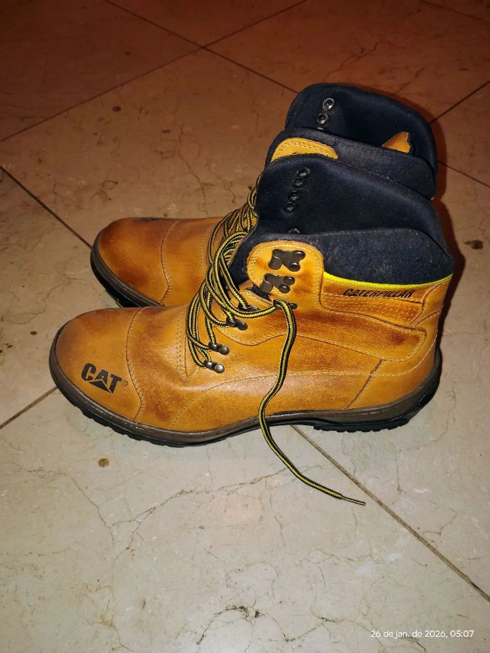 Bota em couro Caterpillar N*45 - Foto 3