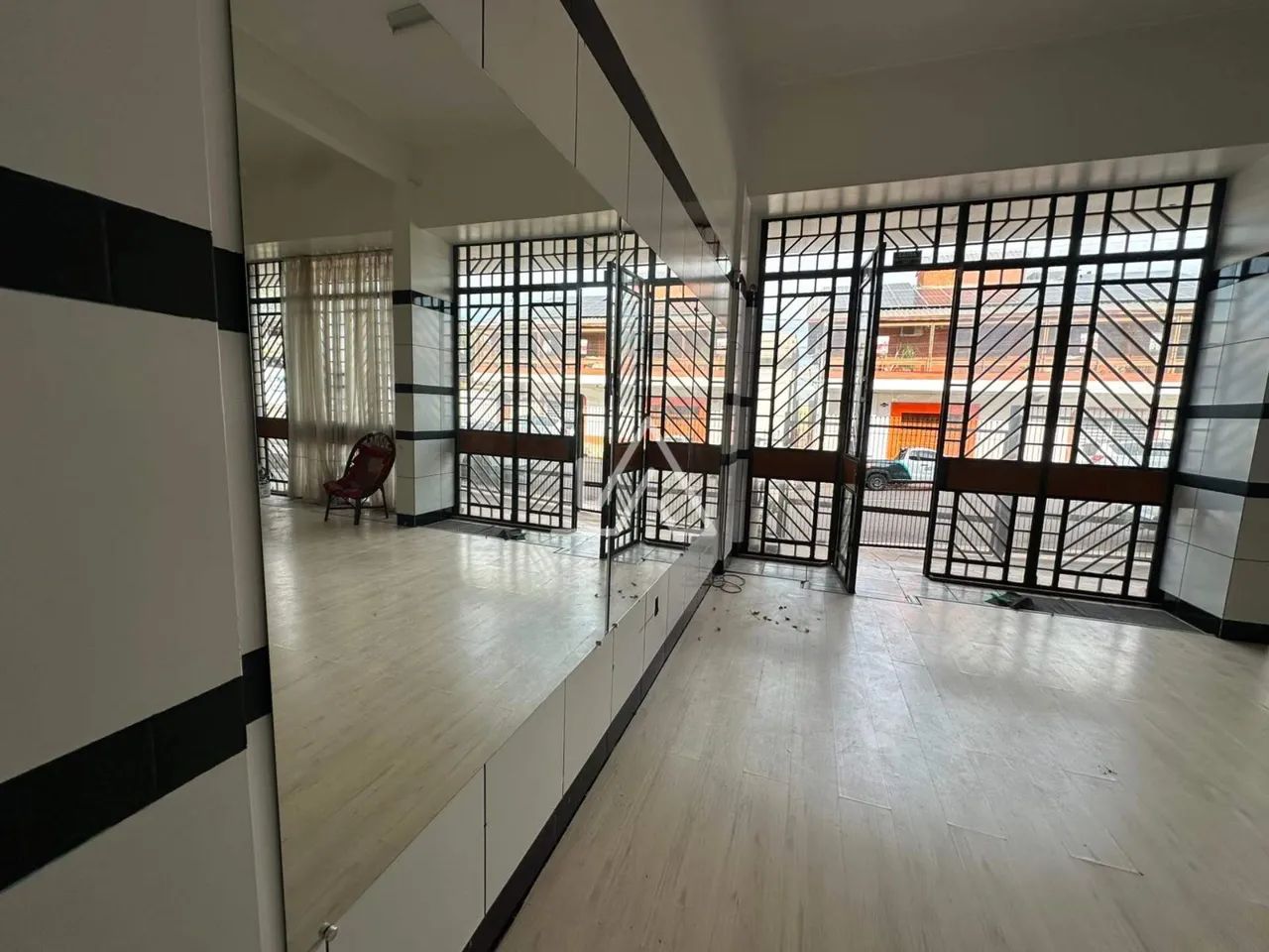 SALA COMERCIAL TÉRREA EM EXCELENTE LOCALIZAÇÃO - Foto 5