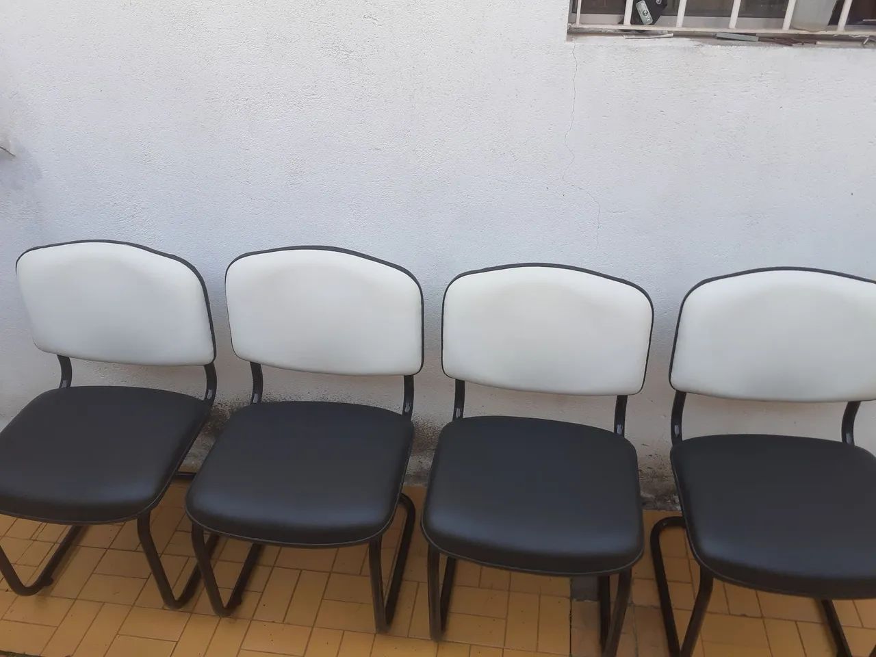 JOGO DE CADEIRAS COURINO ESPUMA INJETADA