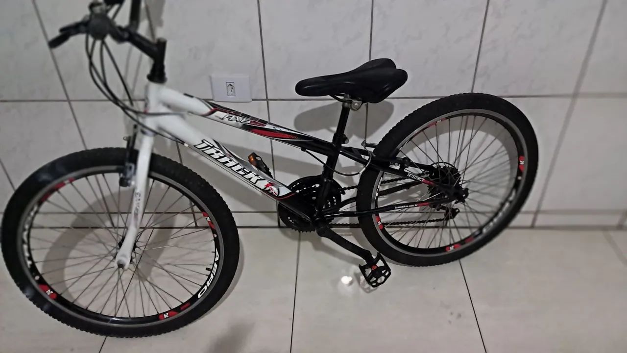 Bicicleta aro 20 semi-nova pouco uso original *