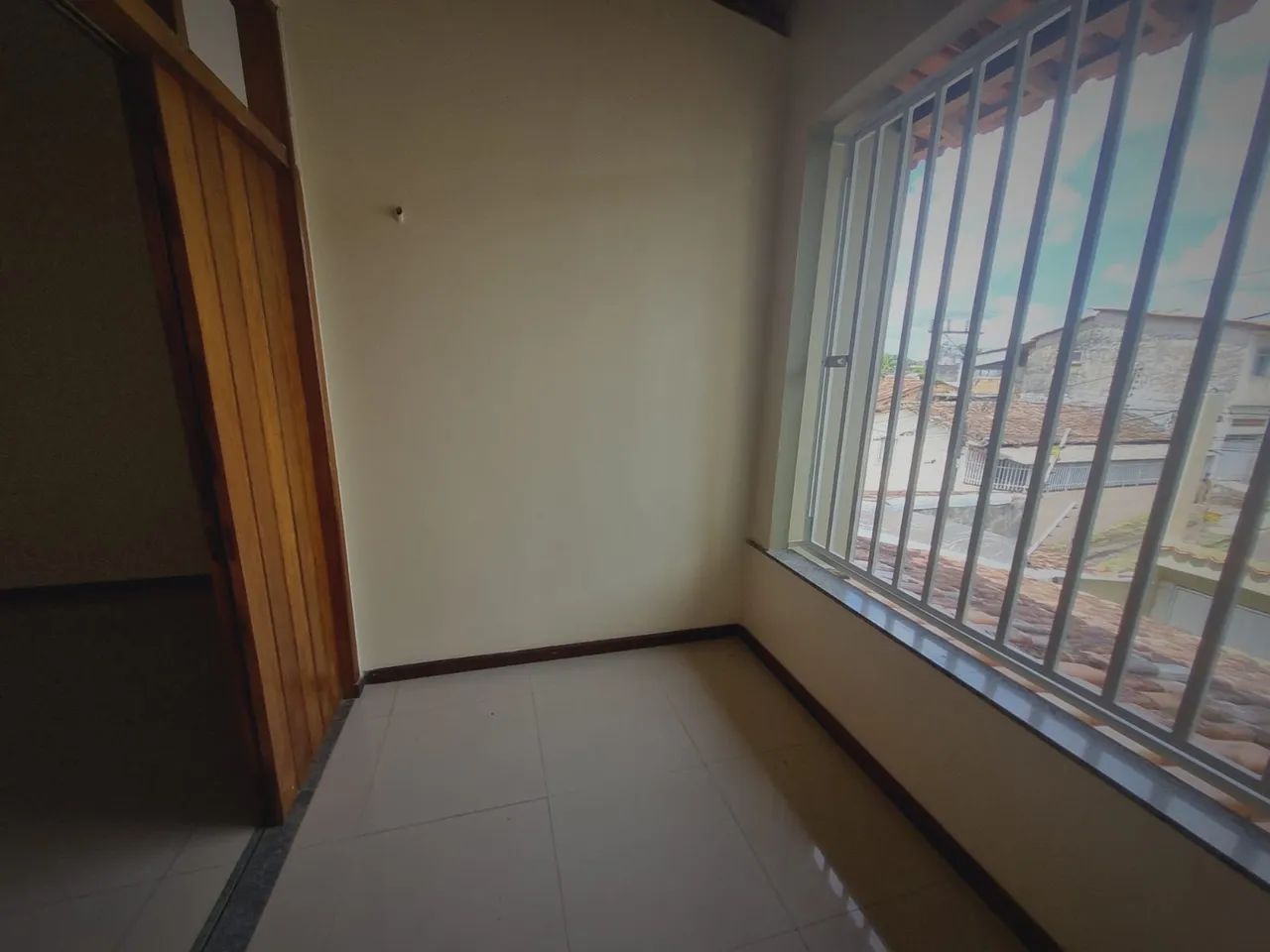 CASA DUPLEX 3/4 COM SUÍTE E VARANDA - AMPLO TERRENO NO BAIRRO DE FÁTIMA - Foto 3