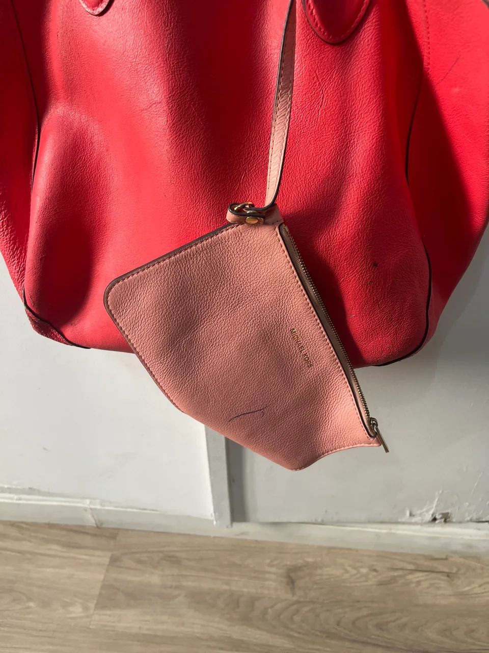 Bolsa MK em couro reversível - Foto 3