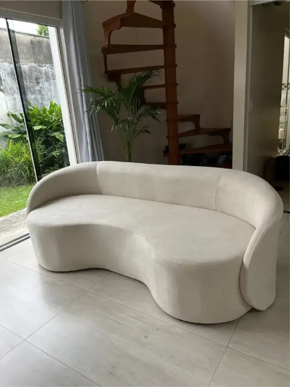 SOFÁ CURVO 3 LUGARES ORGÂNICO AMSTERDÃ - TECIDO BOUCLE