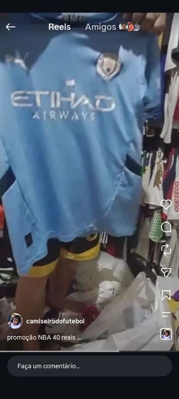 2 camisas e 1 agasalho 