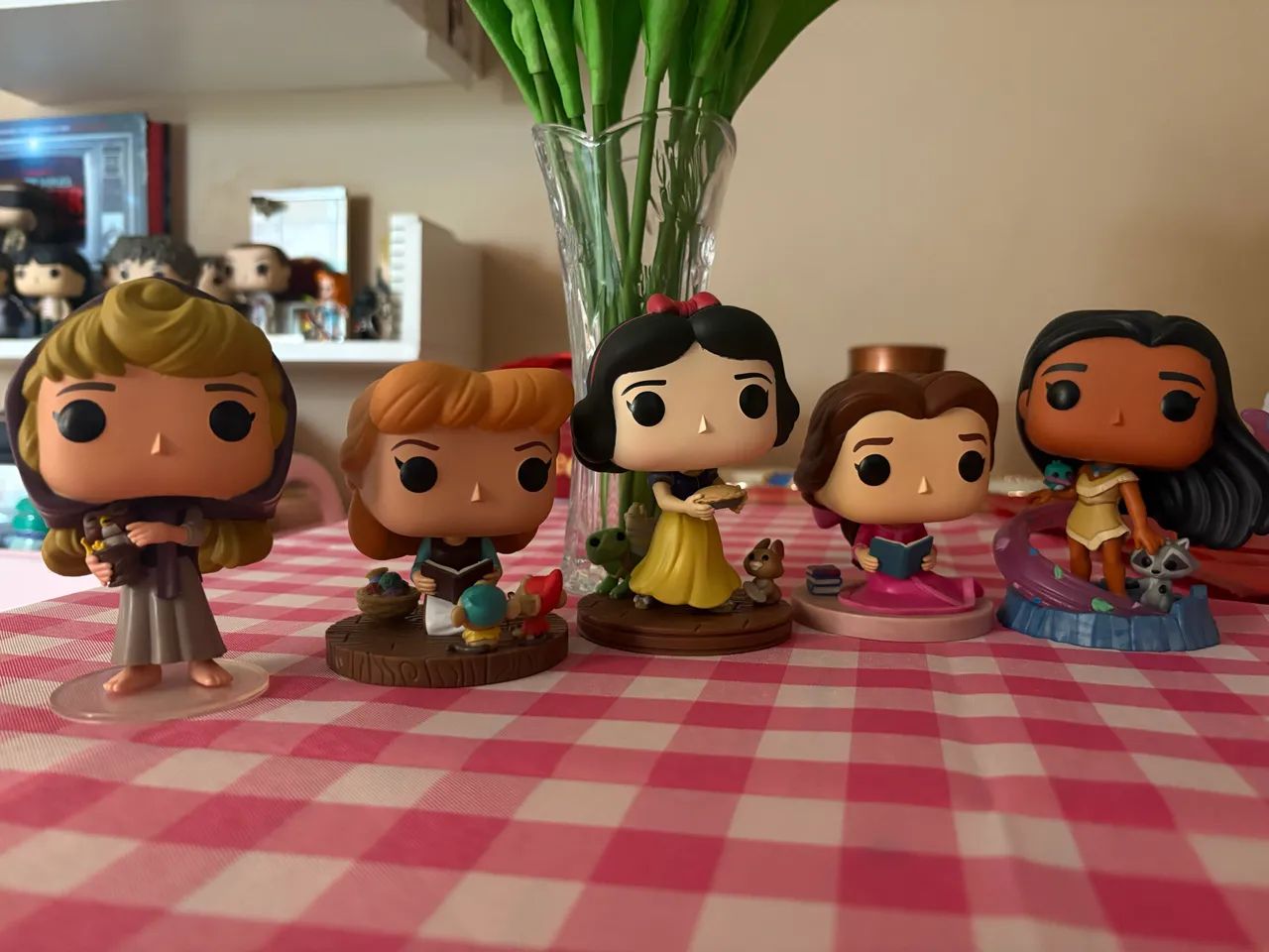 5 Funkos Princesas Disney (com caixa) - Foto 2
