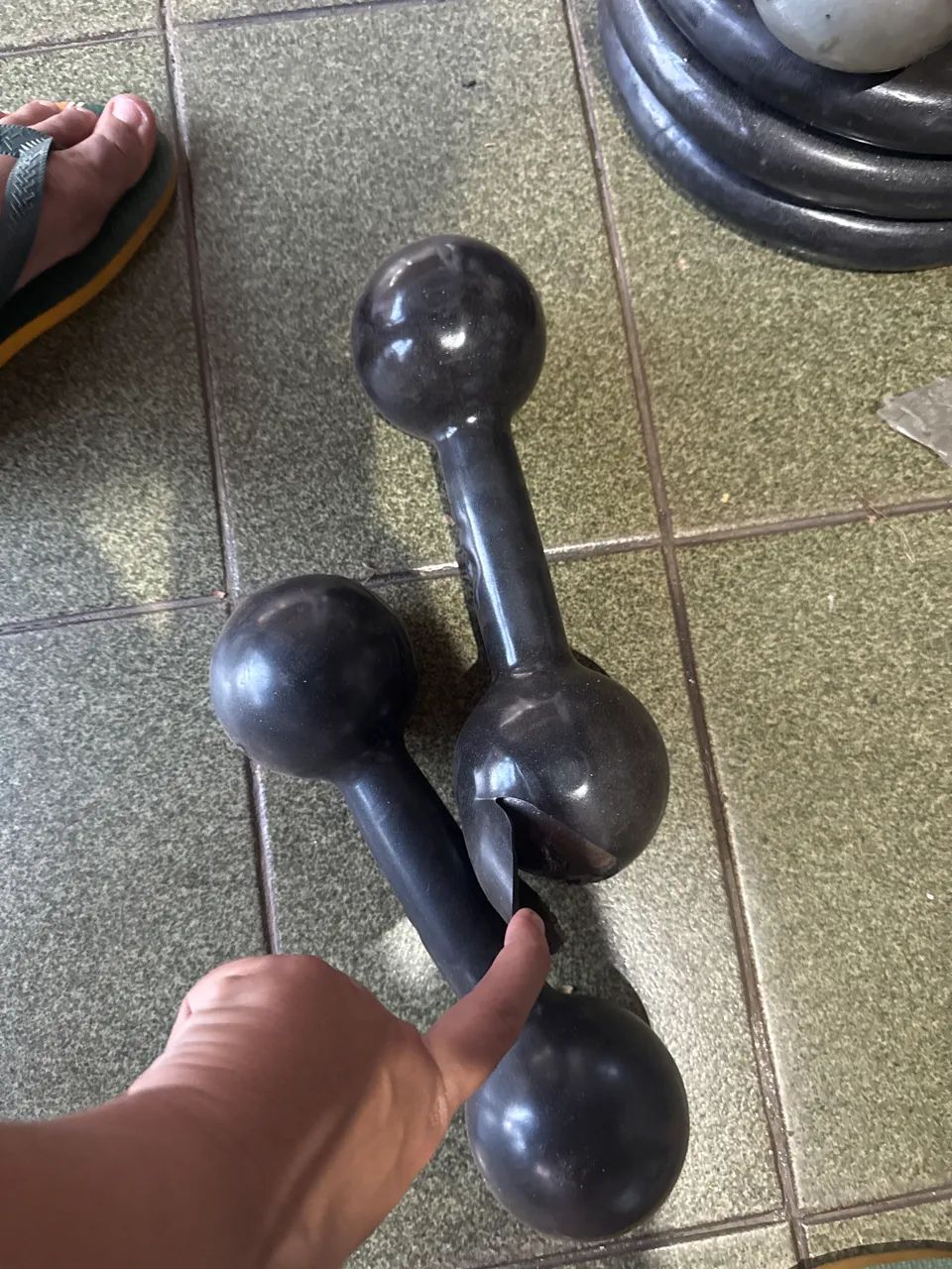 Par de Halter 5kg  bola emborrachado usado R$ 100