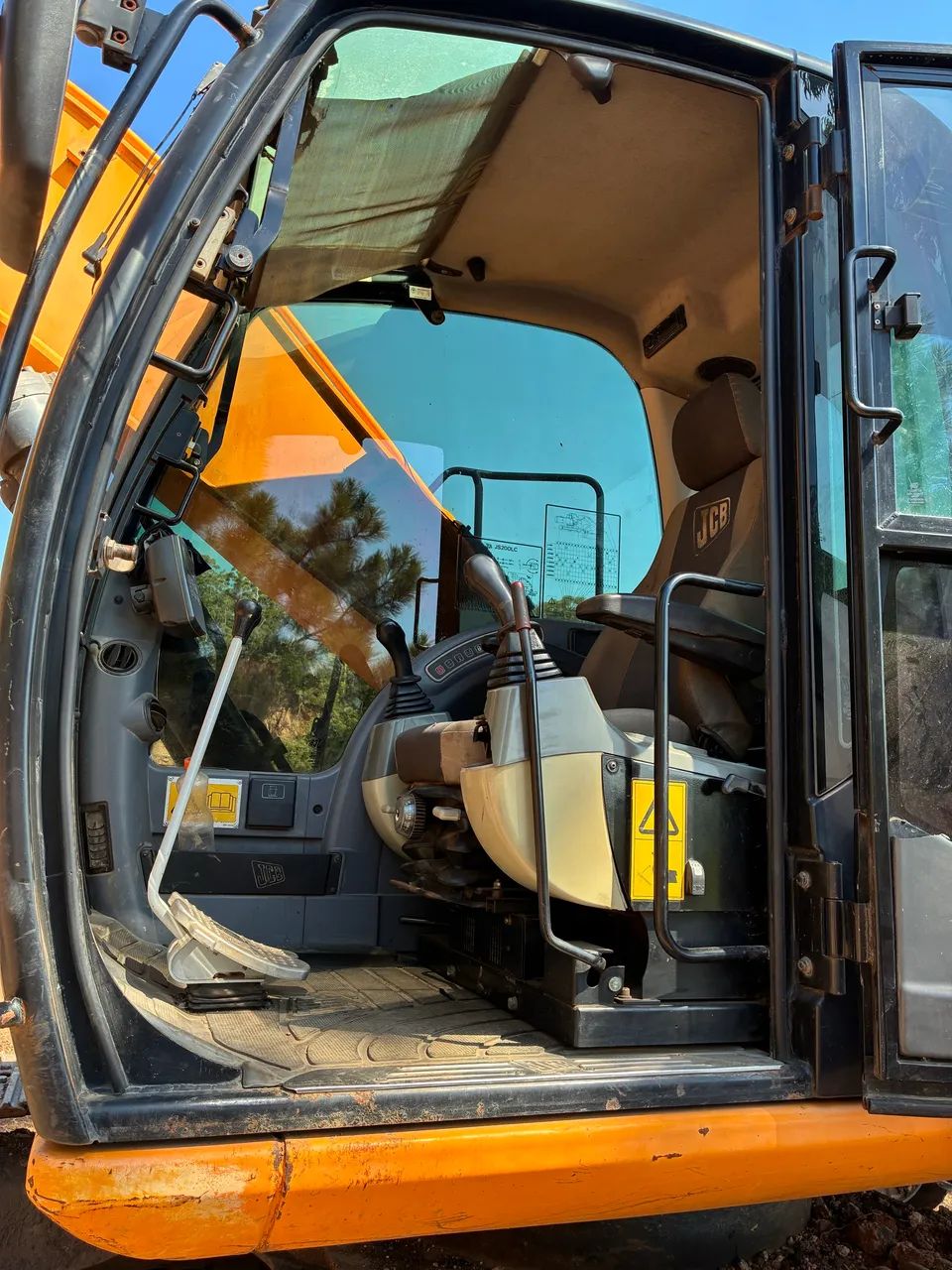 Escavadeira JCB JS200 - Foto 6