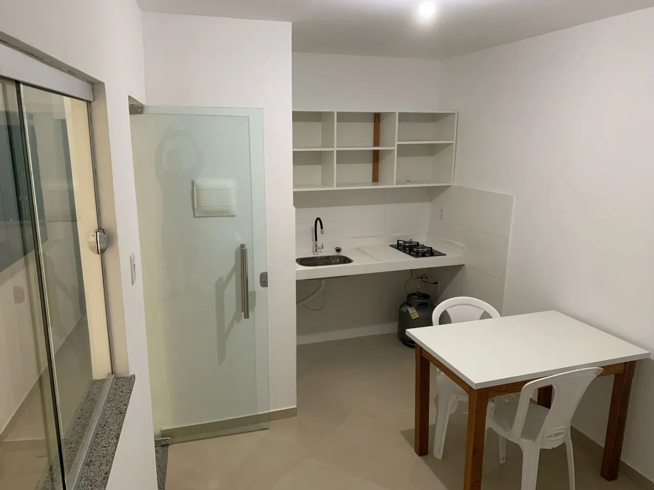 Prédio de kitnets em pleno funcionamento.