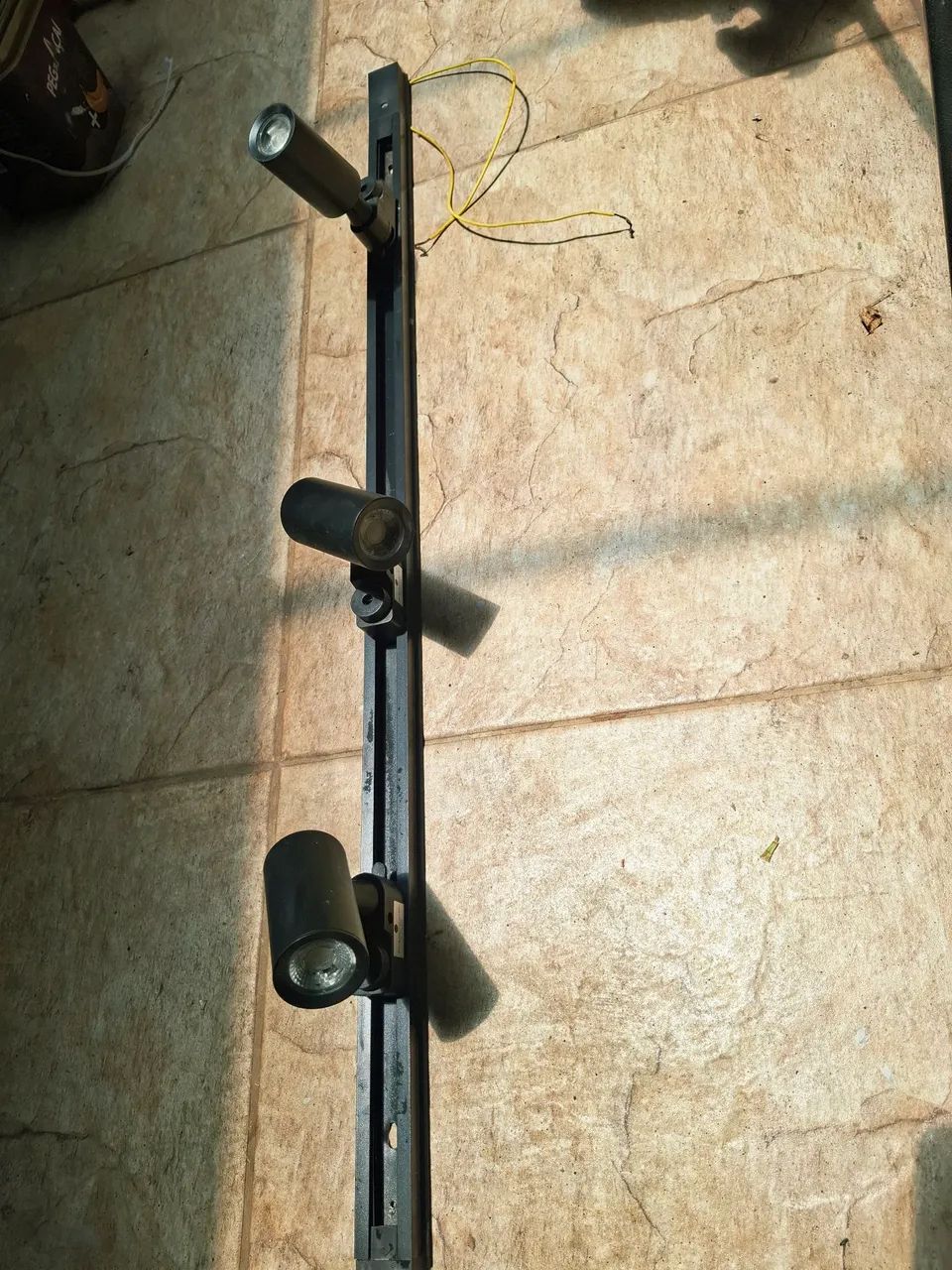 Luminária trilho com 3 spots