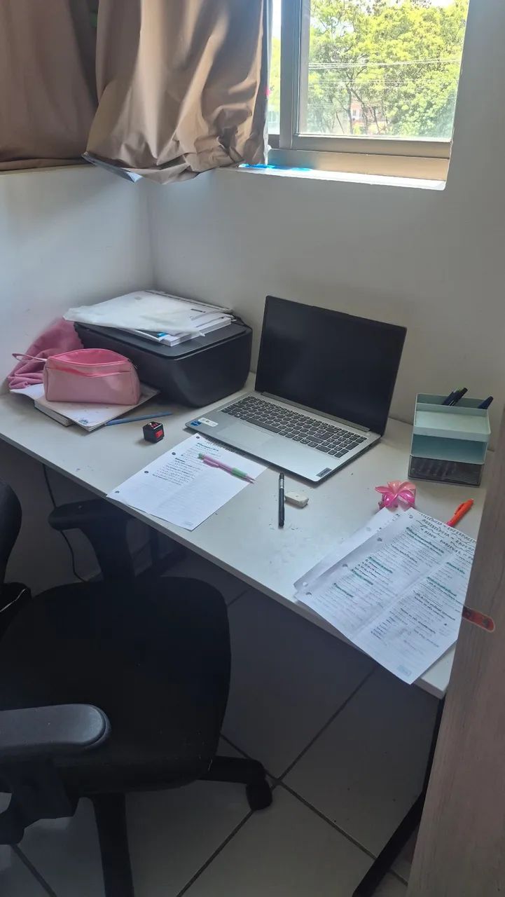 Mesa de escritório grande seminova cinza - Foto 2