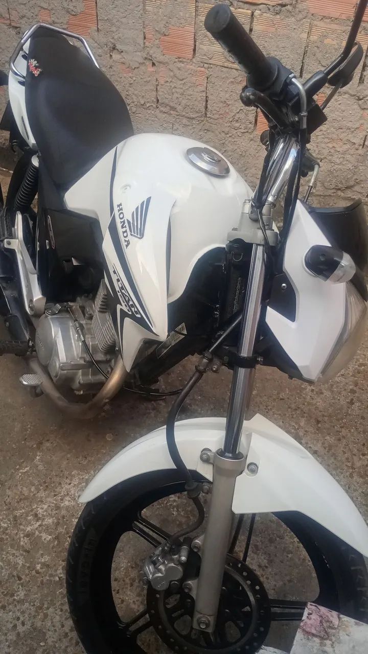 Vendo uma Titan 150 2014  da cor branca