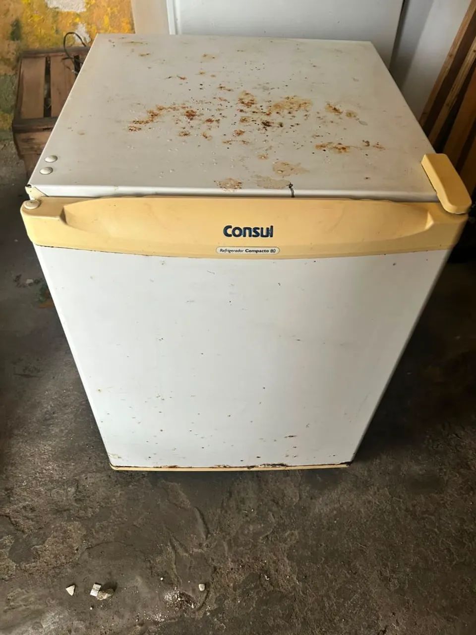 Vende - se frigobar 