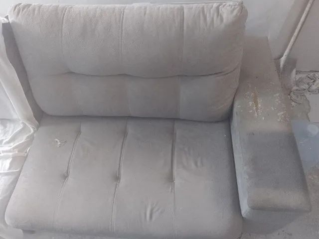 Sofá-cama usado com algumas manchas e rasgos - Foto 5