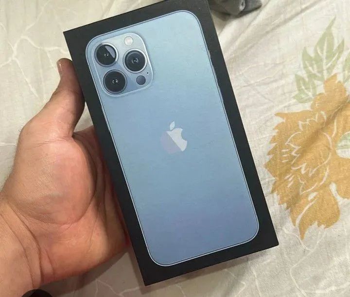 iPhone 13 com 512 de memória e caixa