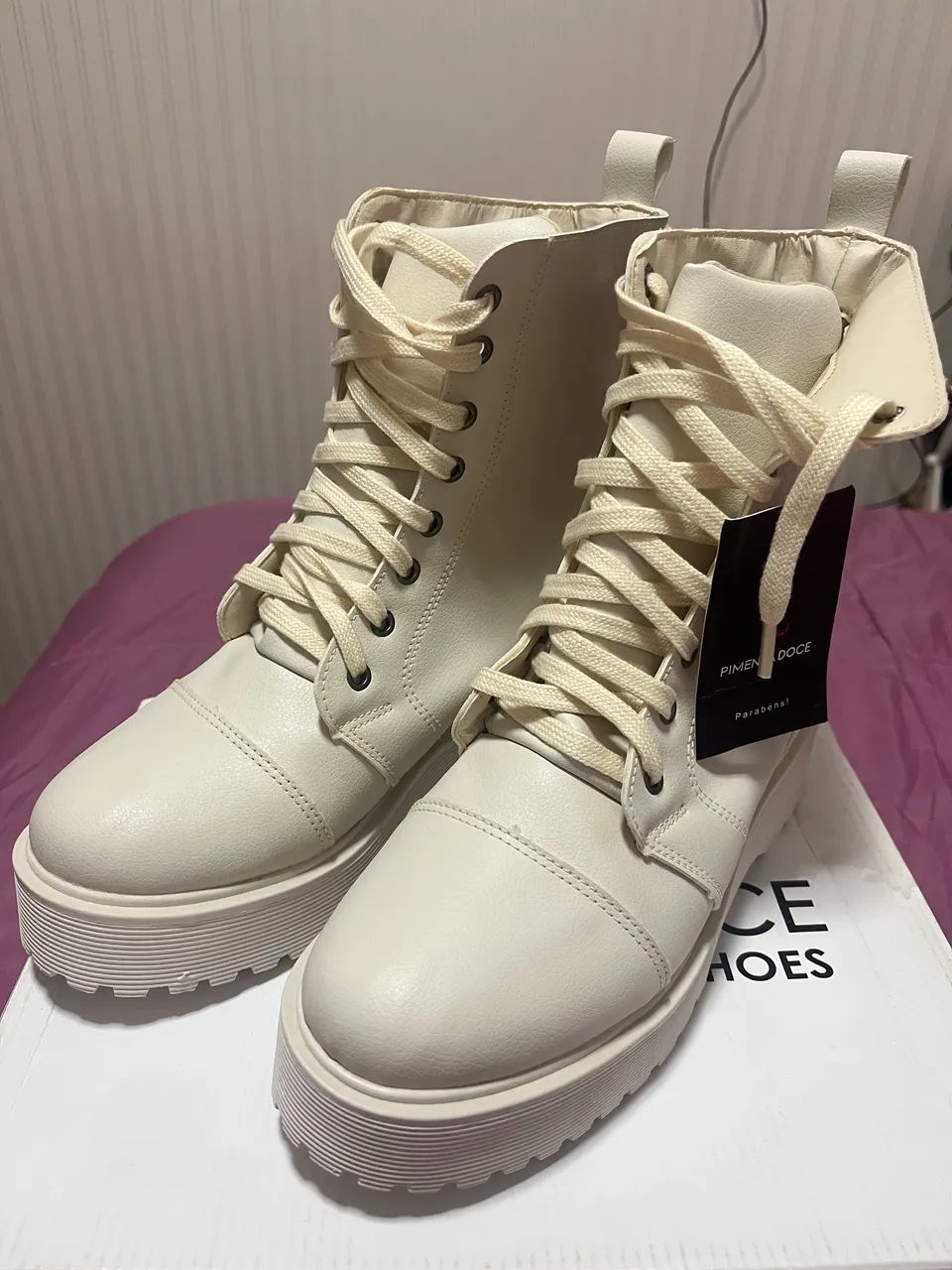 Bota Coturno Pimenta Doce Off White nº 38 - Nova, Nunca Usada