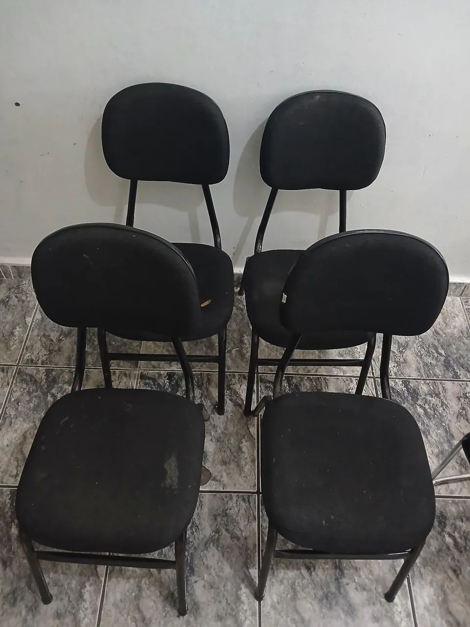 Vendo 5 cadeiras com pequenas avarias - Foto 3