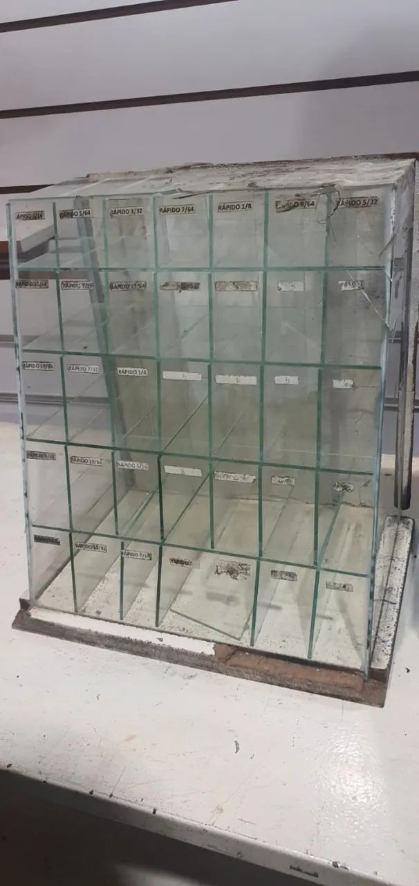 Expositor para Brocas c/ 35 espaços - Vidro