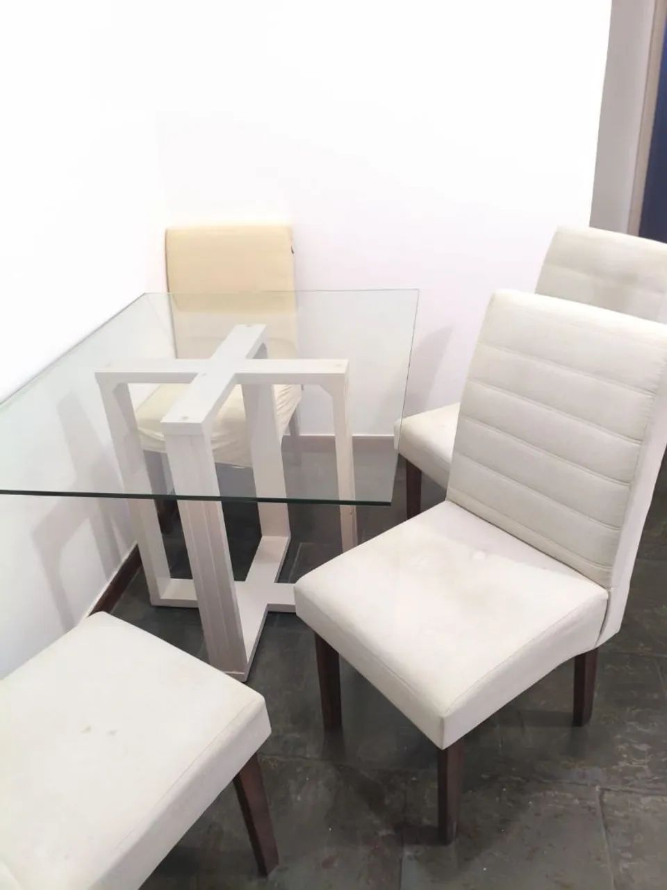 Mesa de vidro com quatro cadeiras  - Foto 3