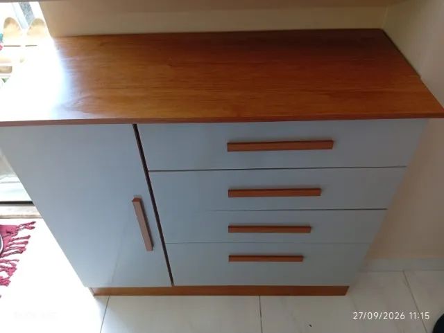 Comoda 4 gavetas e 1 porta semi nova  em perfeito estado.  - Foto 2