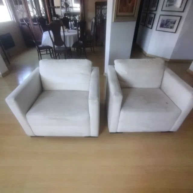 Par de Poltronas Quadradas em Tecido Bege/Off-White