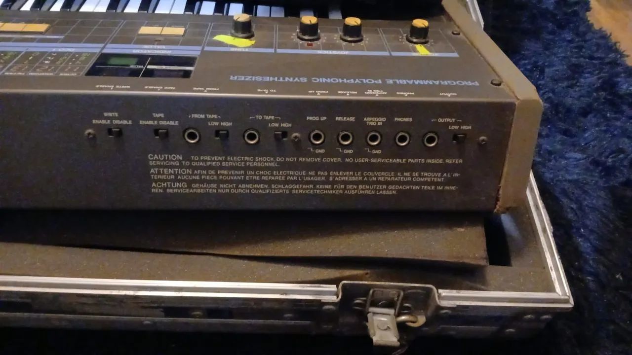 Sintetizador Korg Poly-61 - Foto 4