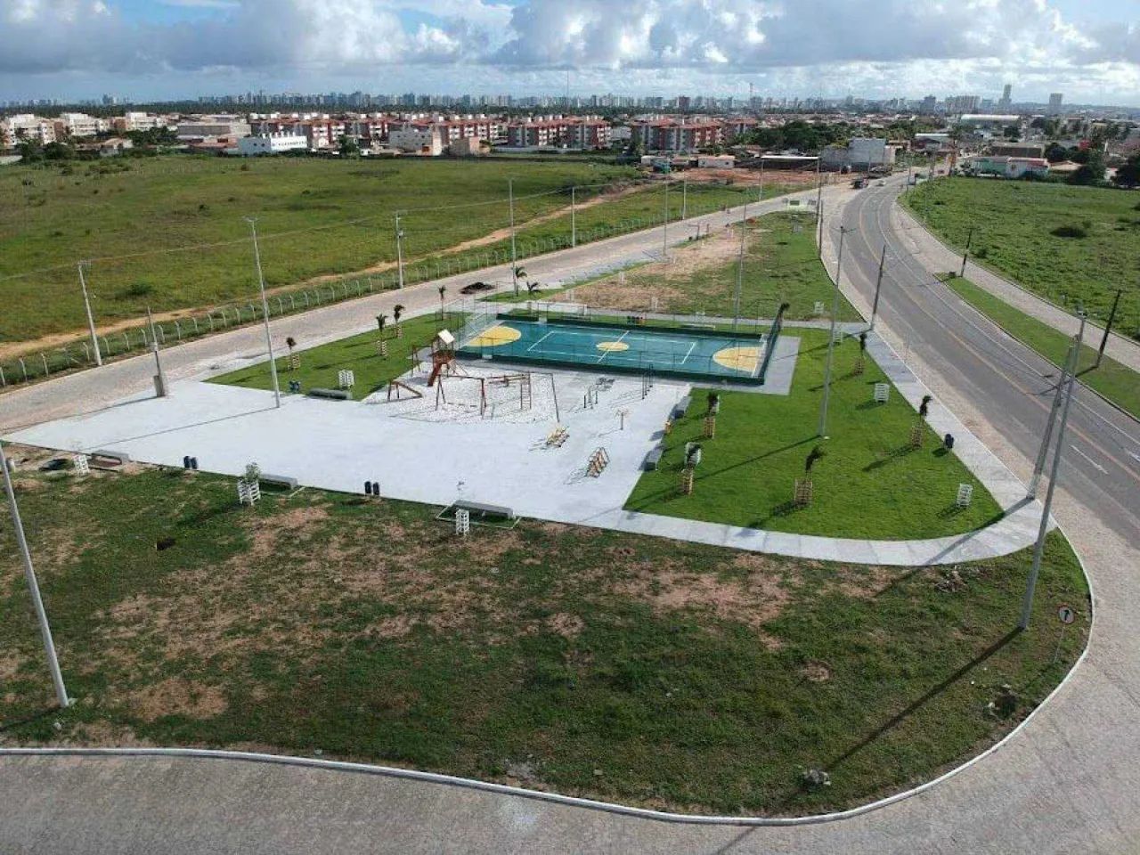 Lote no Luar da Barra - próximo à praia [19953] - Foto 3