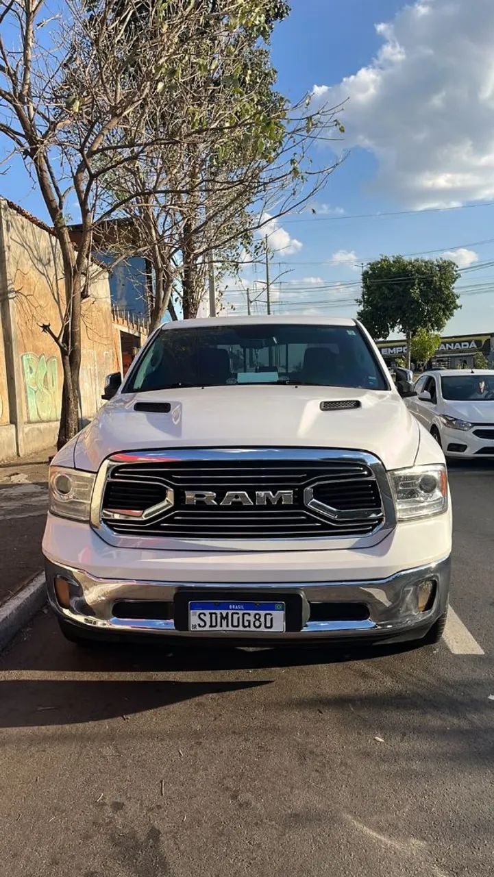 Ram Classic 1500 CLASSIC LARAMIE 5.7 CD V8 4X4 AUT. 2022