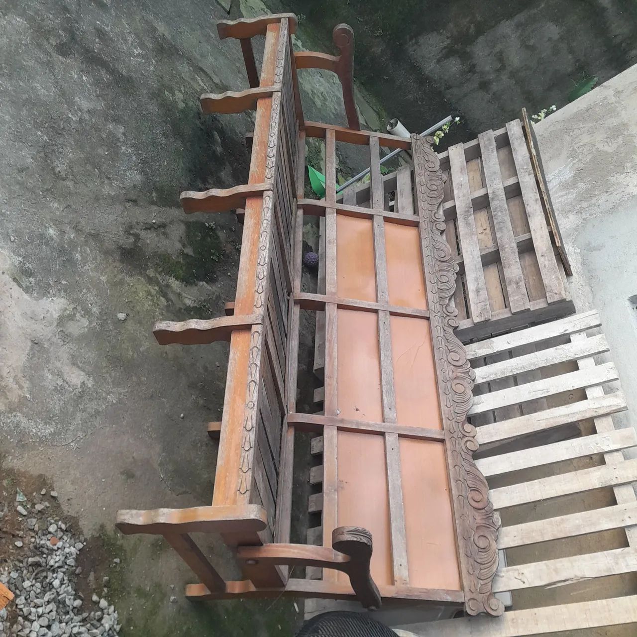 Sofá antigo madeira maciça  Precisa de reparos  - Foto 4