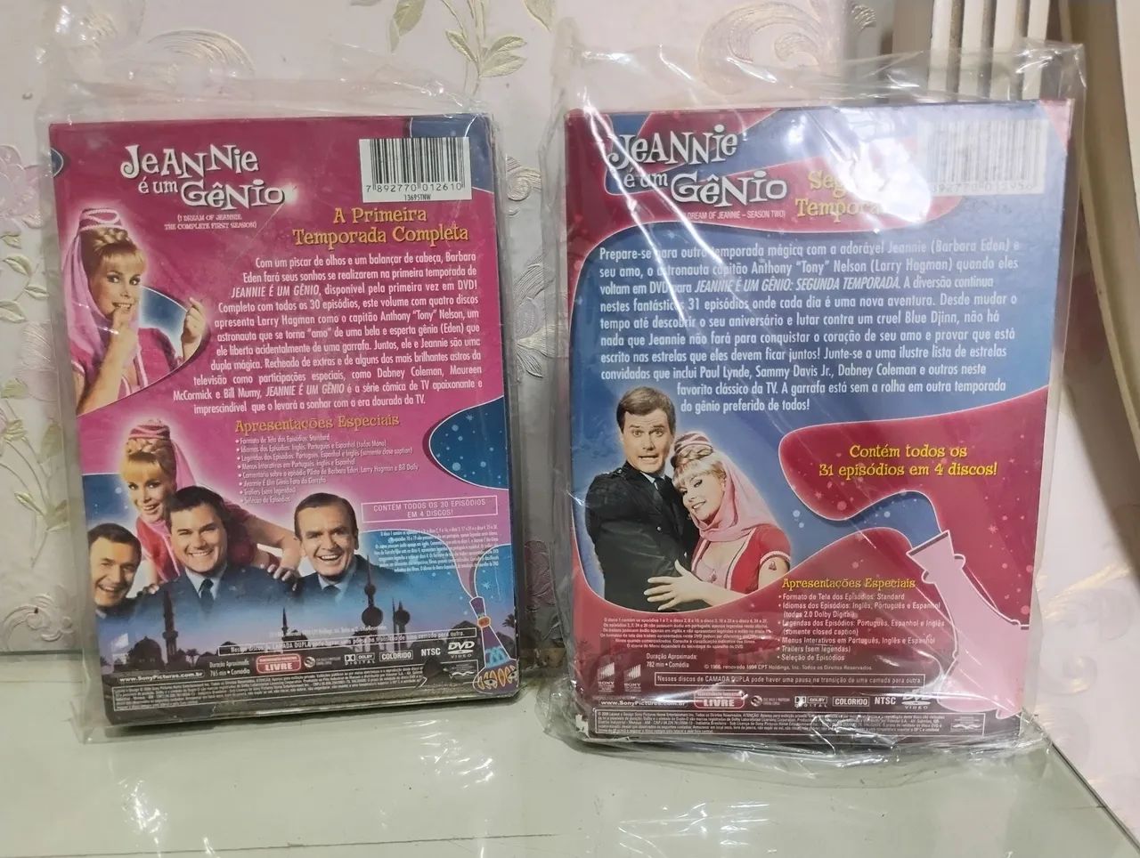 Boxset de DVDS "Jeannie é um Gênio" 1ª a 2ª Temporada Lacrada Sem Uso  - Foto 2