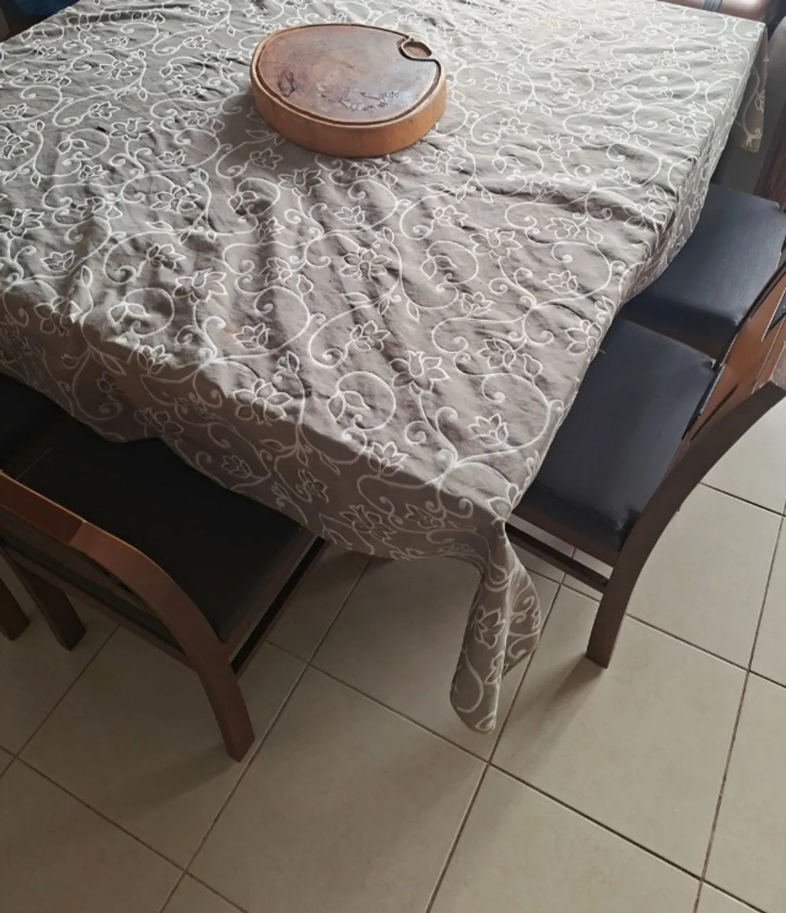 Mesa com 8 cadeiras de Madeira JACAUNA