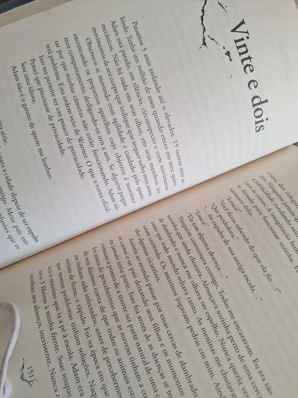 livro estilhaça-me - Foto 4