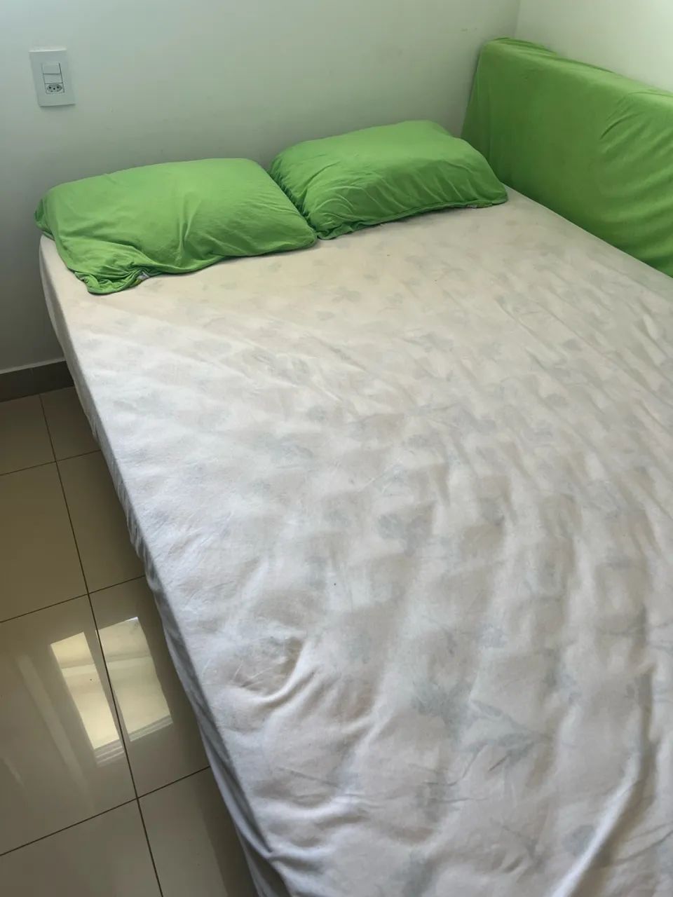 Cama de casal (colchão + base)