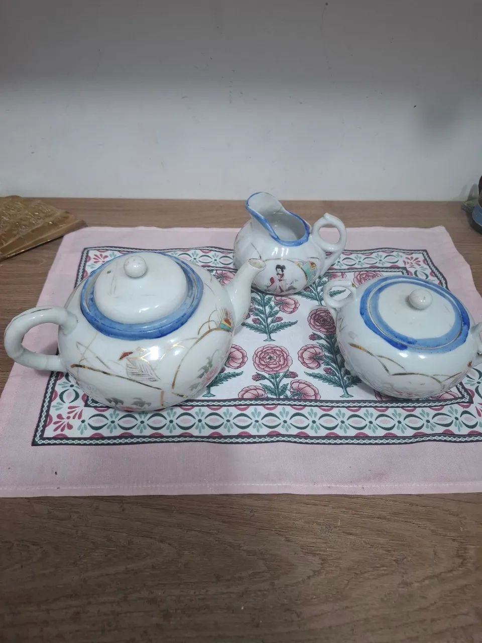 Conjunto de Chá Japonês Vintage - Porcelana Fina com Pintura de Geishas e Ouro - Foto 3