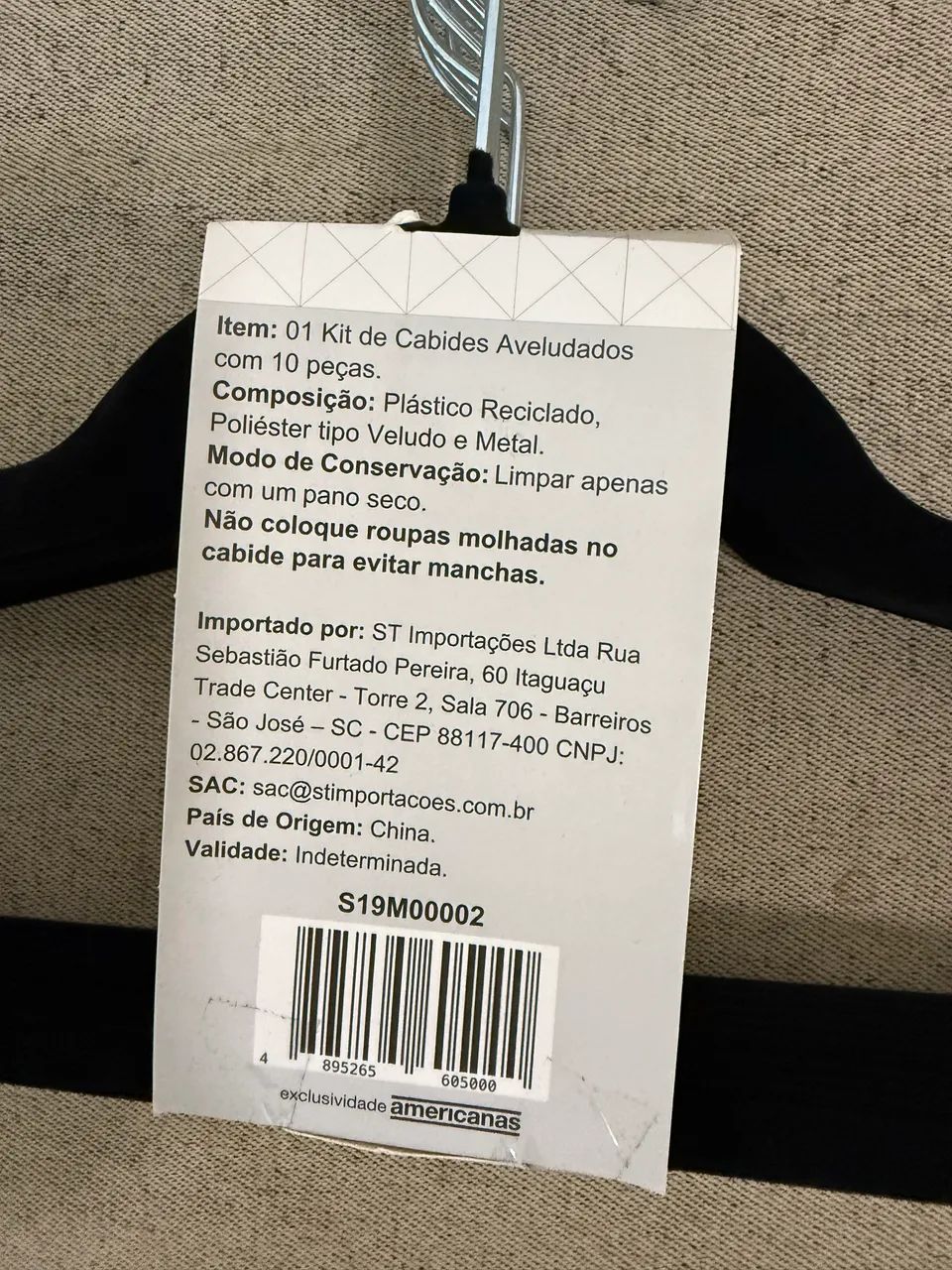 Kit de 10 cabides aveludados pretos - Foto 3