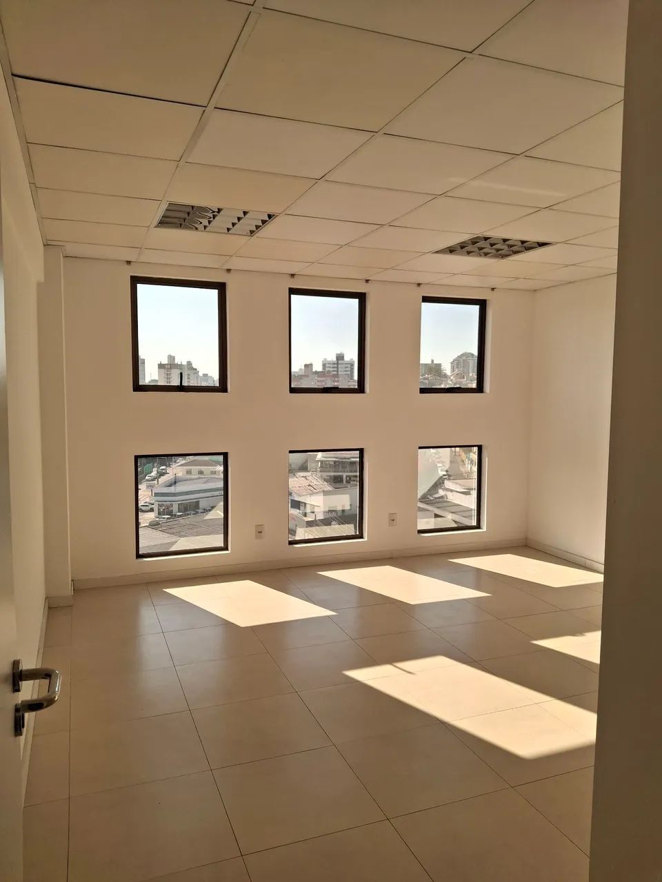 Sala Comercial 230mil s/gar 270mil com